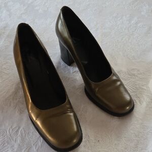 CK Calvin Klein Classic All Leather Pumps In Bronze.  Women's 7M